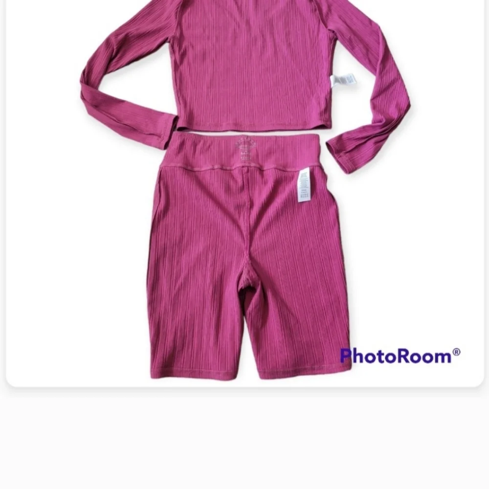 Splendid Ada Notch Tee & Axel Biker Short Set